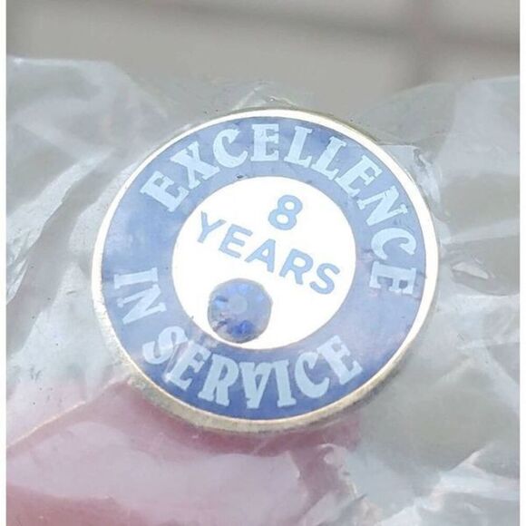 Amazon Peccy Pin "JFK8 Excellence In Service 8 Yrs World Class Talent Machine" - Picture 1 of 5